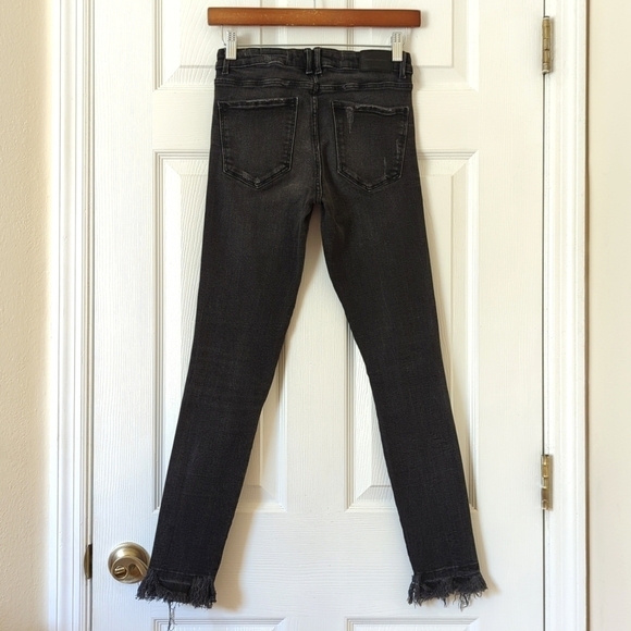 Zara Trafaluc Denimwear Classic Mid Rise Distressed Raw Hem Skinny Jeans Black 4 - Picture 4 of 14